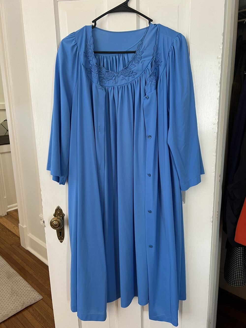 Vintage Shadowline Blue Floral Embroidered Night Gown & Robe Set Size Large